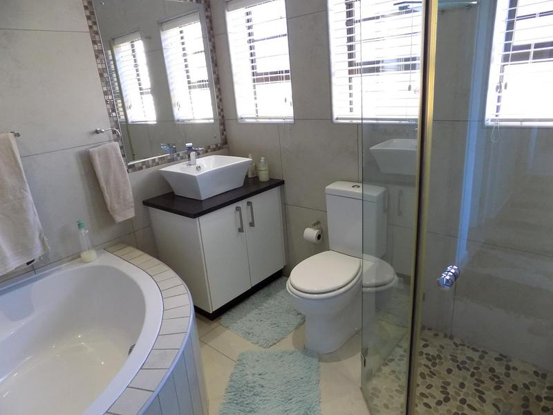 4 Bedroom Property for Sale in Monte Christo Western Cape